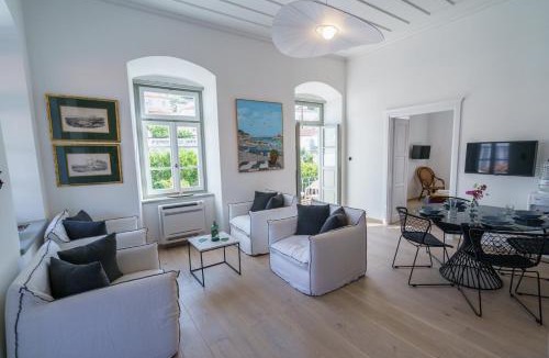 Hydra Apartment | LIVIN Hydra Legacy Suite
