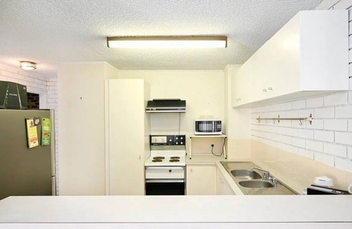 Caloundra Apartment | Location is Everything - Shops, Beaches, Views ZG3