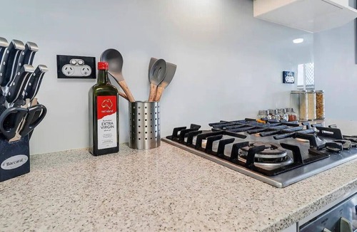 Annerley Apartment | Look no further than this stunning 2BR property in the heart of Annerley, QLD.