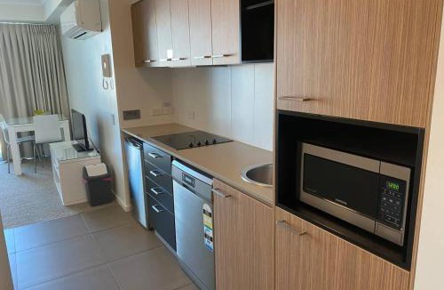 Mackay Apartment | Lovely 1-bedroom in the Heart of Mackay w Pool