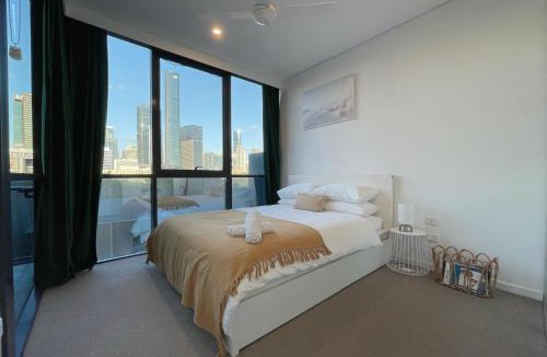 South Brisbane Apartment | Lovely 2 Beds Apt with City View at South Brisbane