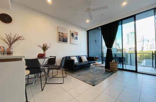 South Brisbane Apartment | Lovely 2 Beds Apt with City View at South Brisbane