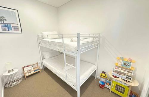 South Brisbane Apartment | Lovely 2 Beds Apt with City View at South Brisbane