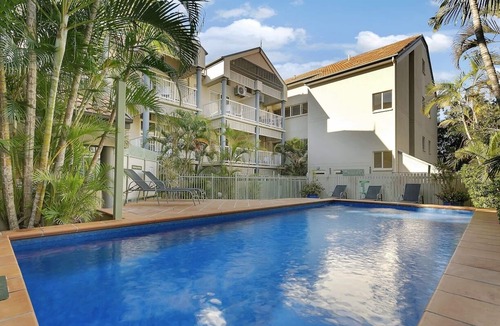 Kangaroo Point Apartment | Lovely 3 Bedroom, 2 Level Unit with Wi-fi & Pool close to Transport