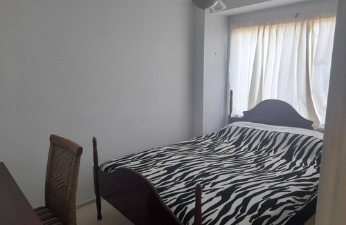 Kanimbla House | Lovely Downstairs Home (Family Accommodation)