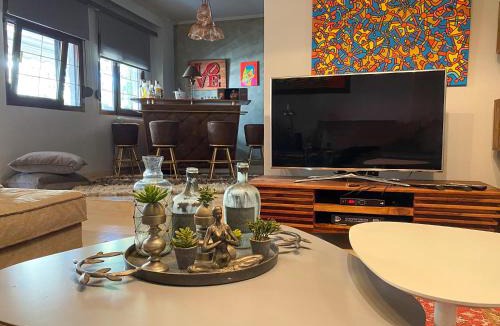 Kalamaria Apartment | Lovely Luxurious Modern Apartment in Thessaloniki