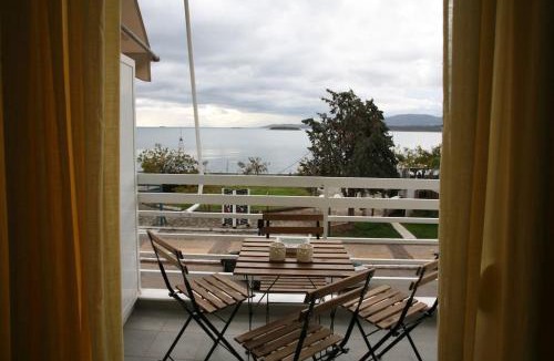 Itea Apartment | Lovely sea front apartment