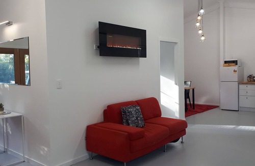 Montville House | Lucas Parklands - The Cube, peaceful getaway with direct access to 'Great Walk'