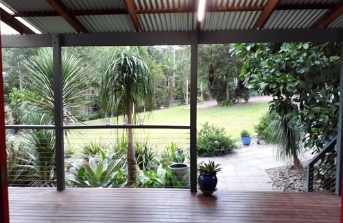 Montville House | Lucas Parklands - Tranquil retreat direct access to 'Great Walk' and Lake Baroon