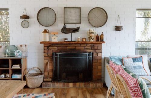 Kidaman Creek House | Luxe Farmstay, Main House and Brand New Tiny Home, Animals and Views!