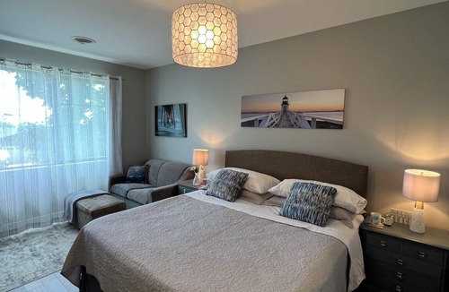 Campbell River Bed & Breakfast | Luxe King Studio~Suite Sand Sea Fine Dining Breakfast