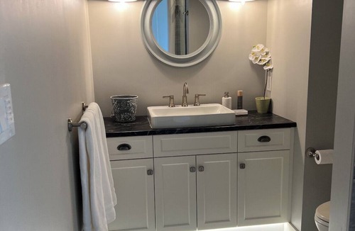 Campbell River Bed & Breakfast | Luxe Queen StudioSuite Sea Sand Fine Dining Breakfast