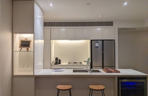 West End Apartment | Luxe riverfront apartment with pools, parking, gym