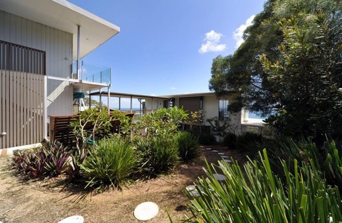 Point Lookout House | Luxurious beach house high above Home Beach with 180 degree ocean and.