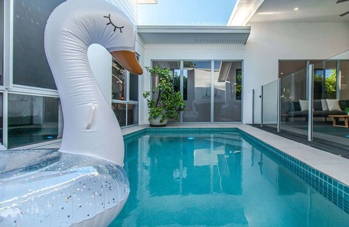 Parramatta Park Villa | Luxurious City Sanctuary with Private Pool – Perfect for Family Getaways in Cairns