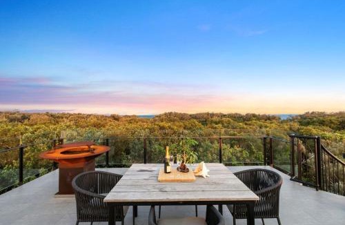Warana House | Luxurious Waterfront Home with direct beach access and ocean views from top viewing deck
