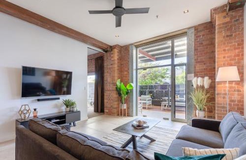 Teneriffe Apartment | Luxury 3 brm 2 bath Woolstore apt with Courtyard