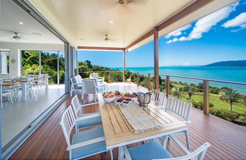 Airlie Beach House | Luxury 5 bedroom holiday home with private pool and ocean views