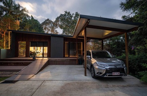 Springbrook House | Luxury Accomodation in Rainforest Retreat. Pet friendly house.