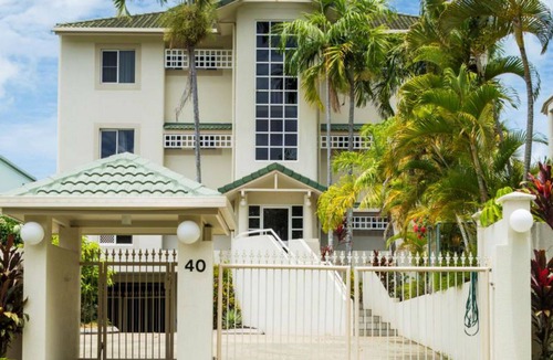 Trinity Beach Apartment | Luxury Beach Front Accommodation