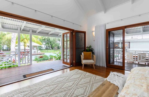 Kewarra Beach House | Luxury beachfront home 20 minutes from Cairns CBD