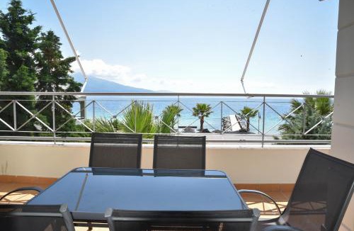 Nees Pagases House | Luxury Beachfront Suite