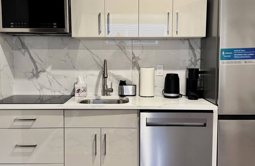 Southeast Calgary Apartment | Luxury Lower Unit with Sauna
