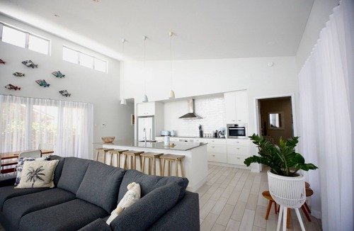 Machans Beach House | Luxury ocean property “ La Flotte” in North Qld