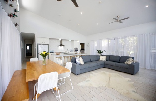Machans Beach House | Luxury ocean property “ La Flotte” in North Qld