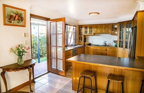 Golden Beach Cottage | Luxury Pumicestone Cottage - Beach Charm - ZA7