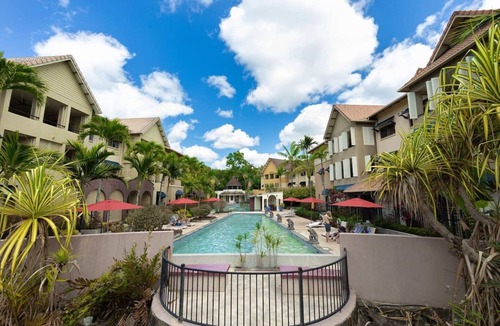 Cairns North Apartment | Luxury Resort Apartment in Cairns North – Spacious Retreat with Balcony & Resort-Style Amenities!