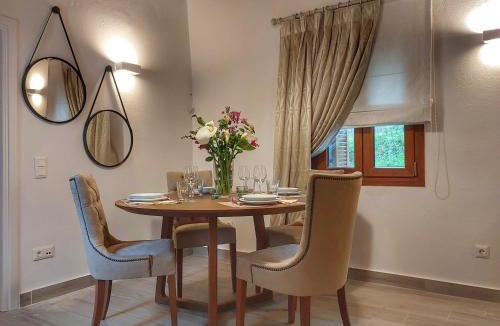 Vourkoti Villa | Luxury Retreat close to Gerolimni and Achla Beach