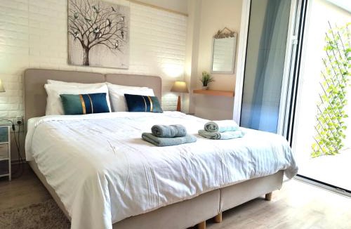 Itea Apartment | Luxury seafront house nearby Delphi