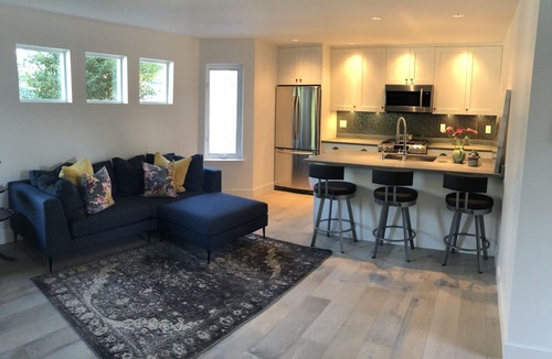 Coquitlam Bed & Breakfast | Luxury Space - Private Access/Private Area