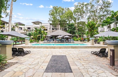 Palm Cove Apartment | Luxury Studio in Palm Cove Resort | Steps to Beach & Pools