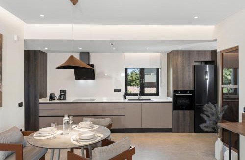 Ano Kalesia Apartment | Luxury Suites with private pool and BBQ by Kalles Homes & Suites