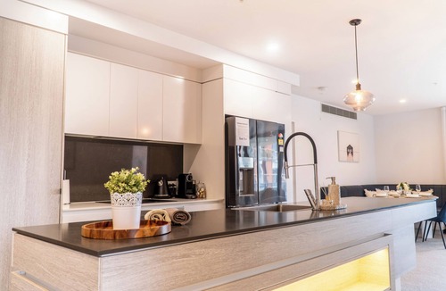 Burleigh Heads Apartment | Luxury | The Esplanade Beachfront Bliss