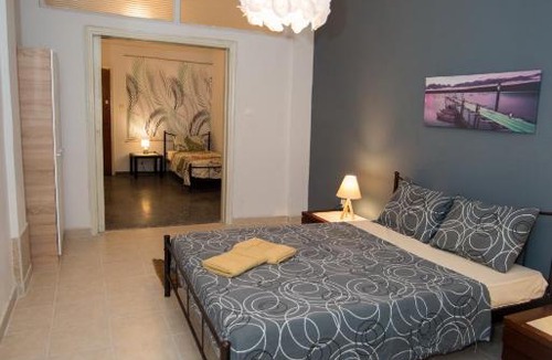 Neapoli Apartment | Lycabettus back yard
