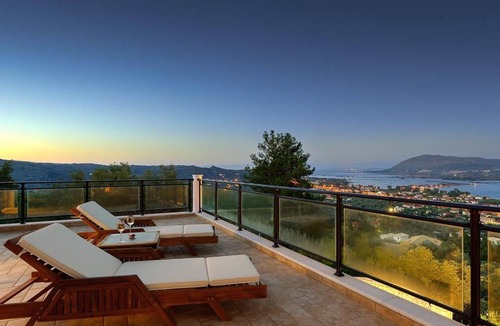 Lygia Villa | Lygia Villa Sleeps 8 Pool Air Con WiFi
