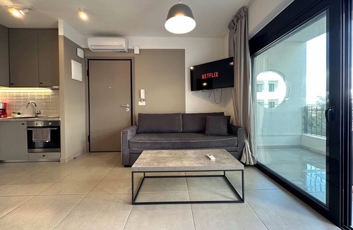 Petralona Apartment | M & M 3 in the city