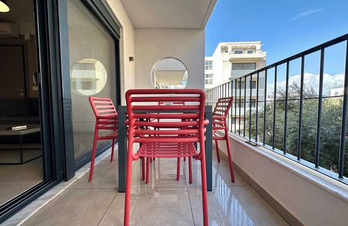 Petralona Apartment | M & M 3 in the city