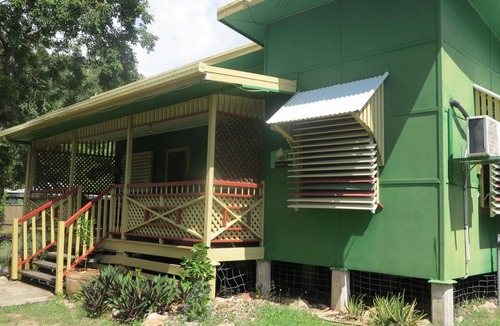Arcadia Cottage | Magnautical Cottage - Pet friendly cottage with charm and character, just 150m to Geoffrey Bay