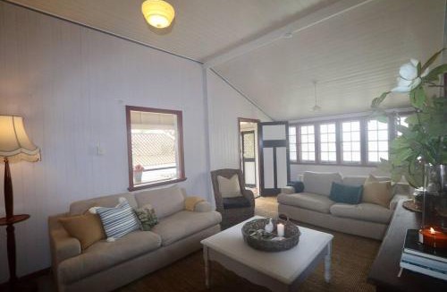 Stanthorpe House | MAGNOLIA HOUSE ON THE CREEK - STANTHORPE