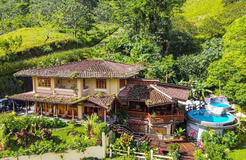 El Fosforo House | Majestic Lodge. Luxury and Spacious Lake Front House with Private pool & Jacuzzi..!