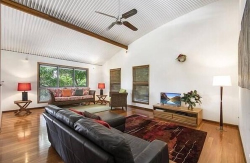 Noosa North Shore House | Mango House has everything you need for a beautiful Boreen Point family holiday.