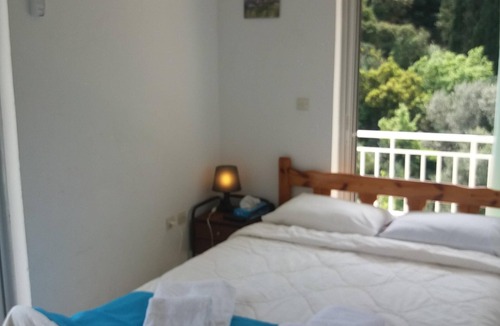 Livadi Bed & Breakfast | Manoleas Taverna & Rooms to Let