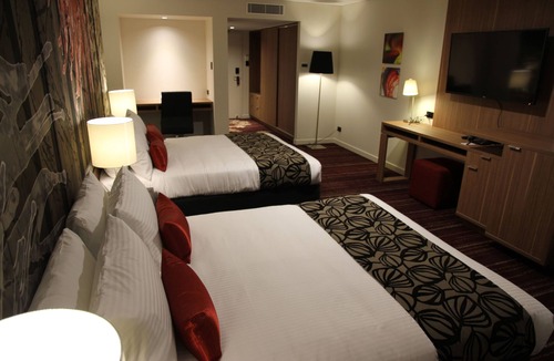 Barney Point Hotel | Mantra Gladstone