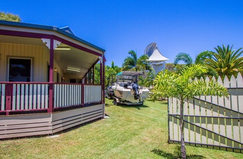 Agnes Water House | MARINE BREAK Agnes Water - secure boat parking inside yard, outside pet welcome