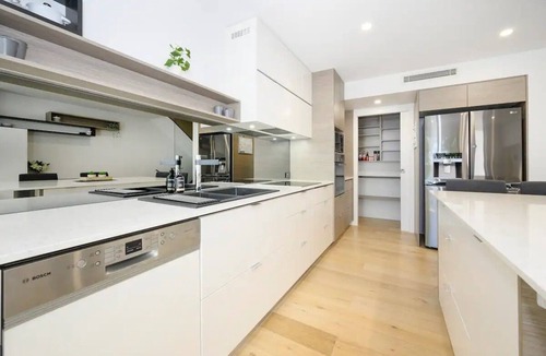 Maroochydore Apartment | Maroochydore Beachfront Elegance, Views ZE7