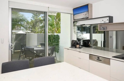 Maroochydore Apartment | Maroochydore Beachfront Elegance, Views ZE7